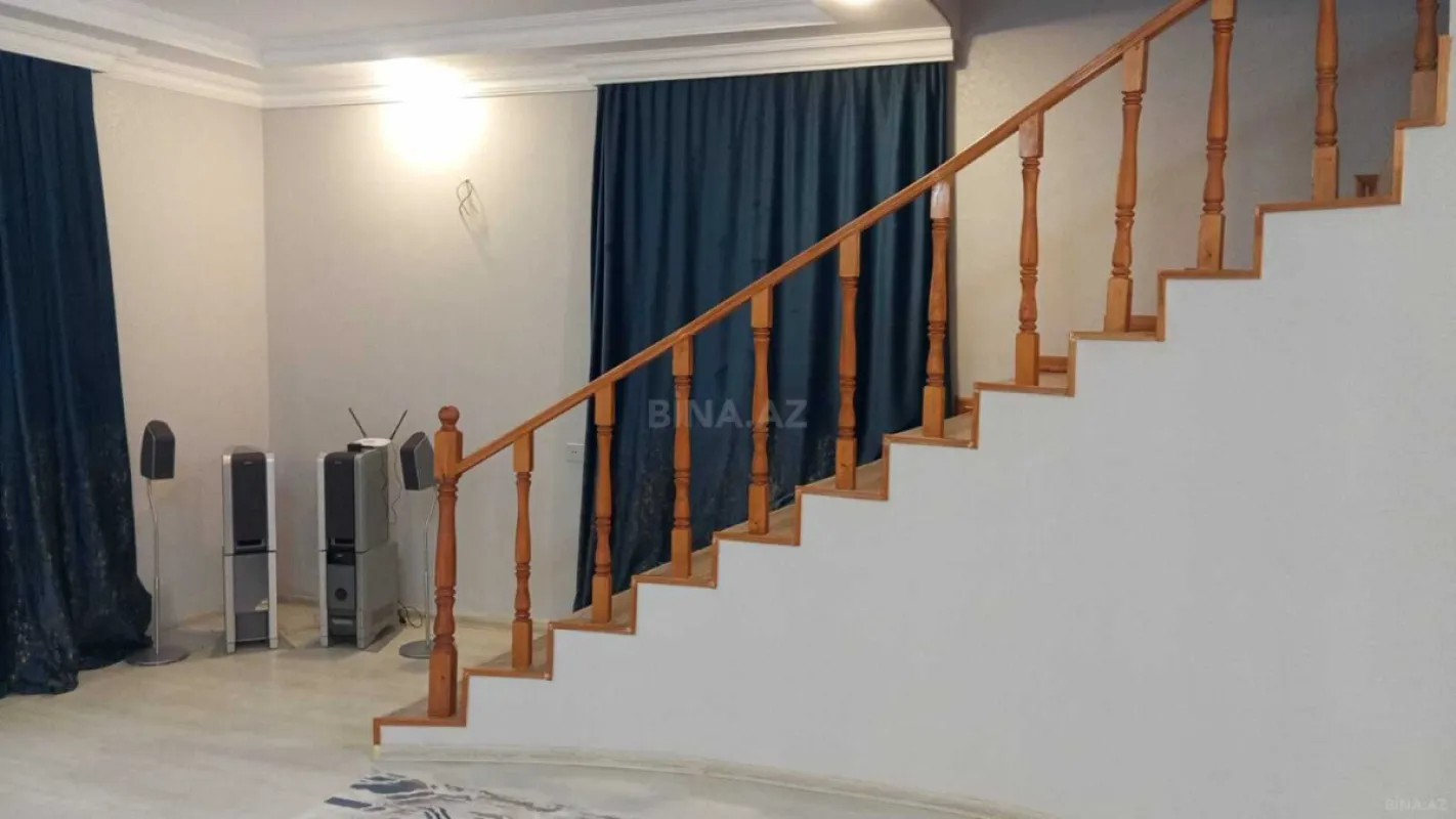 Satılır 8 otaqlı həyət evi 400 m²