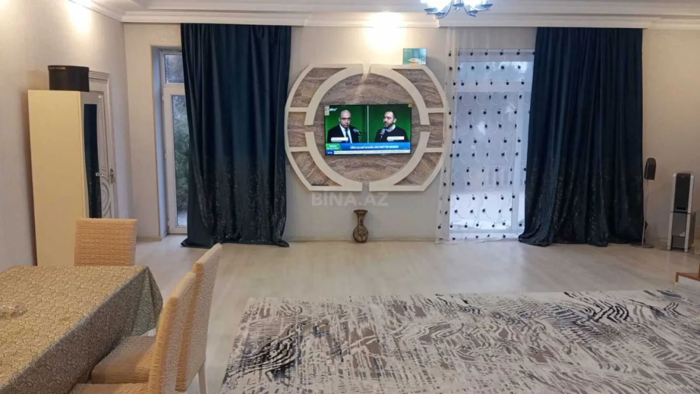 Satılır 8 otaqlı həyət evi 400 m²