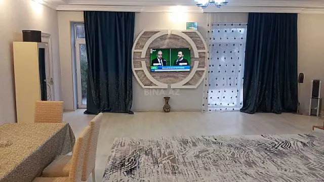 Satılır 8 otaqlı həyət evi 400 m²