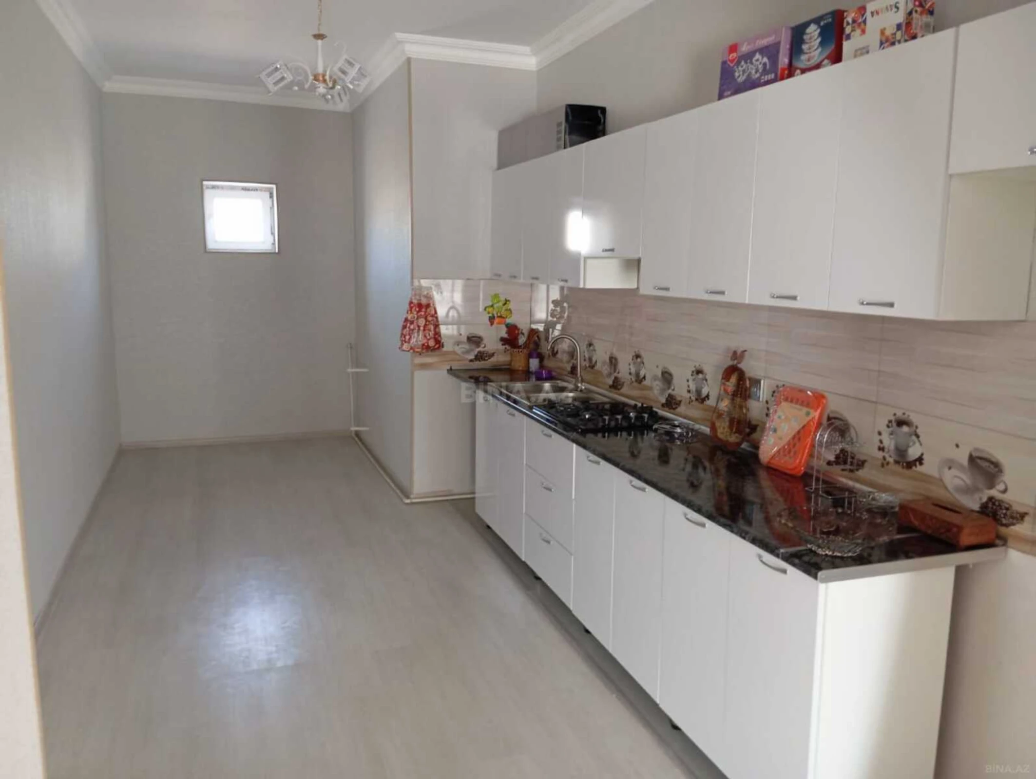 Satılır 8 otaqlı həyət evi 400 m²