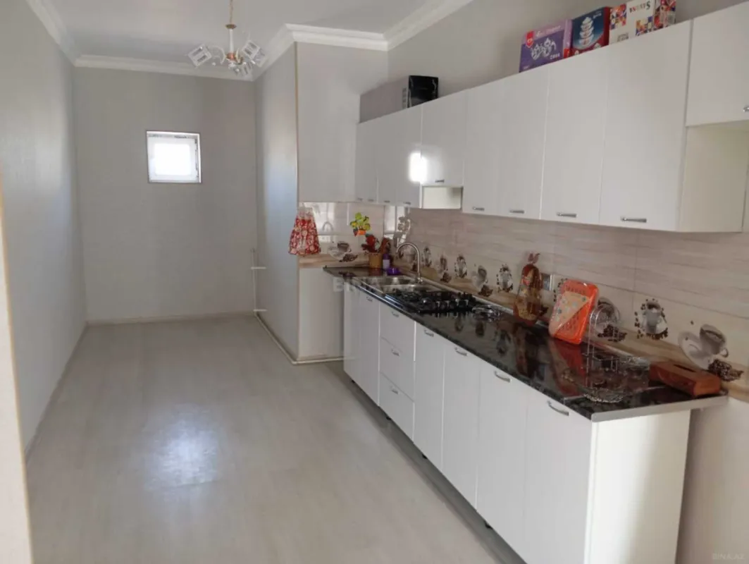 Satılır 8 otaqlı həyət evi 400 m²