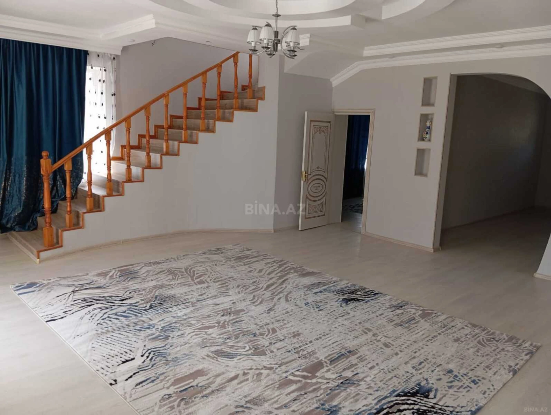 Satılır 8 otaqlı həyət evi 400 m²