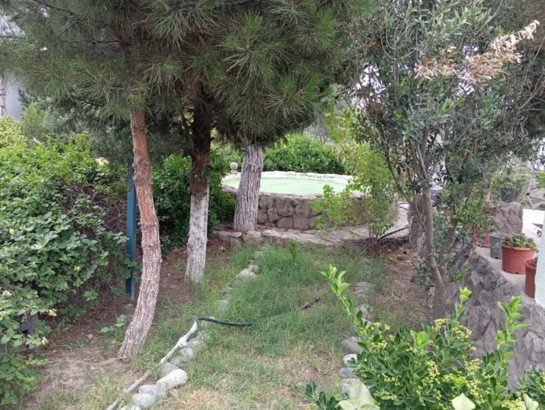 Satılır 8 otaqlı həyət evi 400 m²