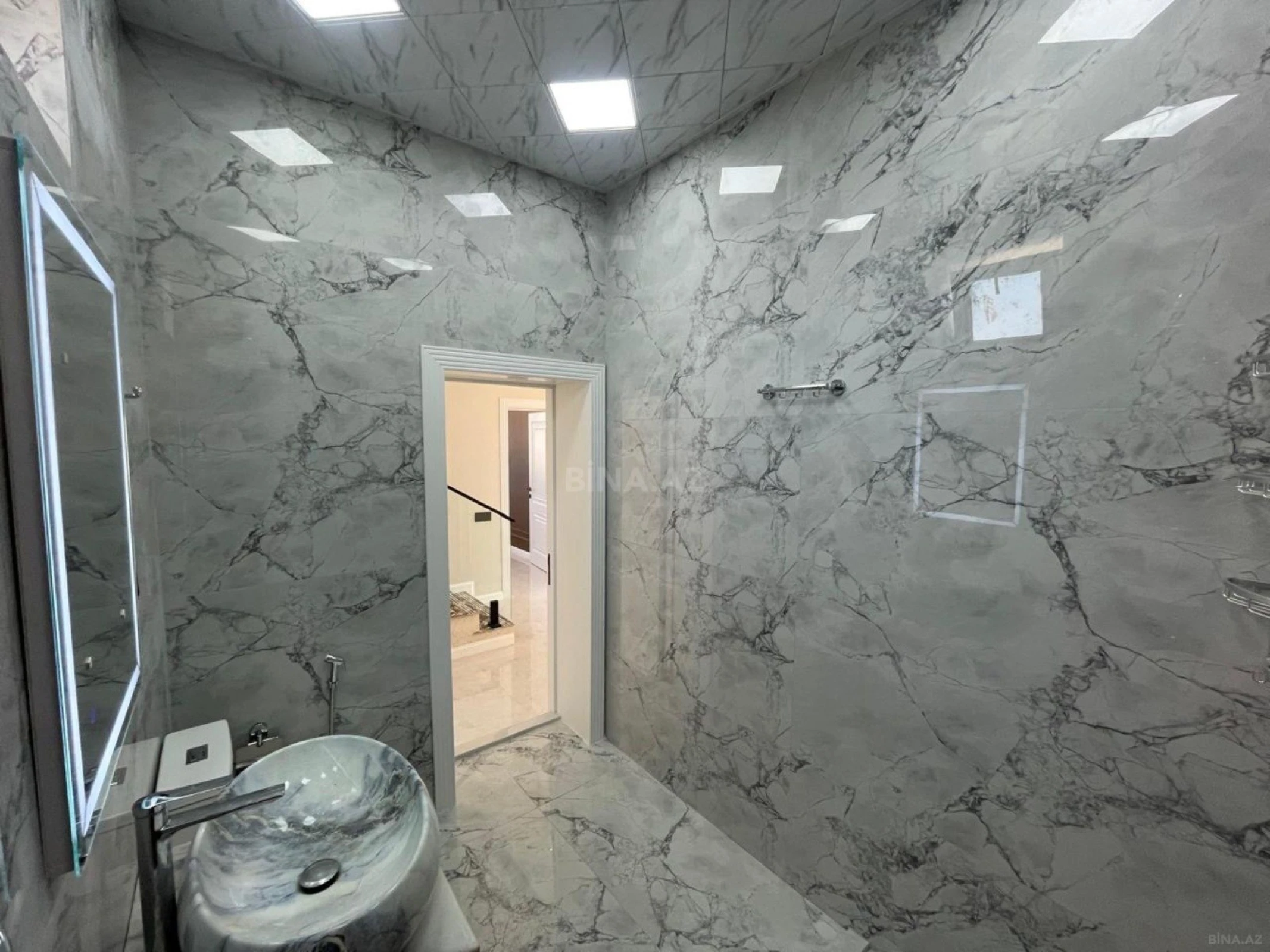 Satılır 5 otaqlı həyət evi 210 m²