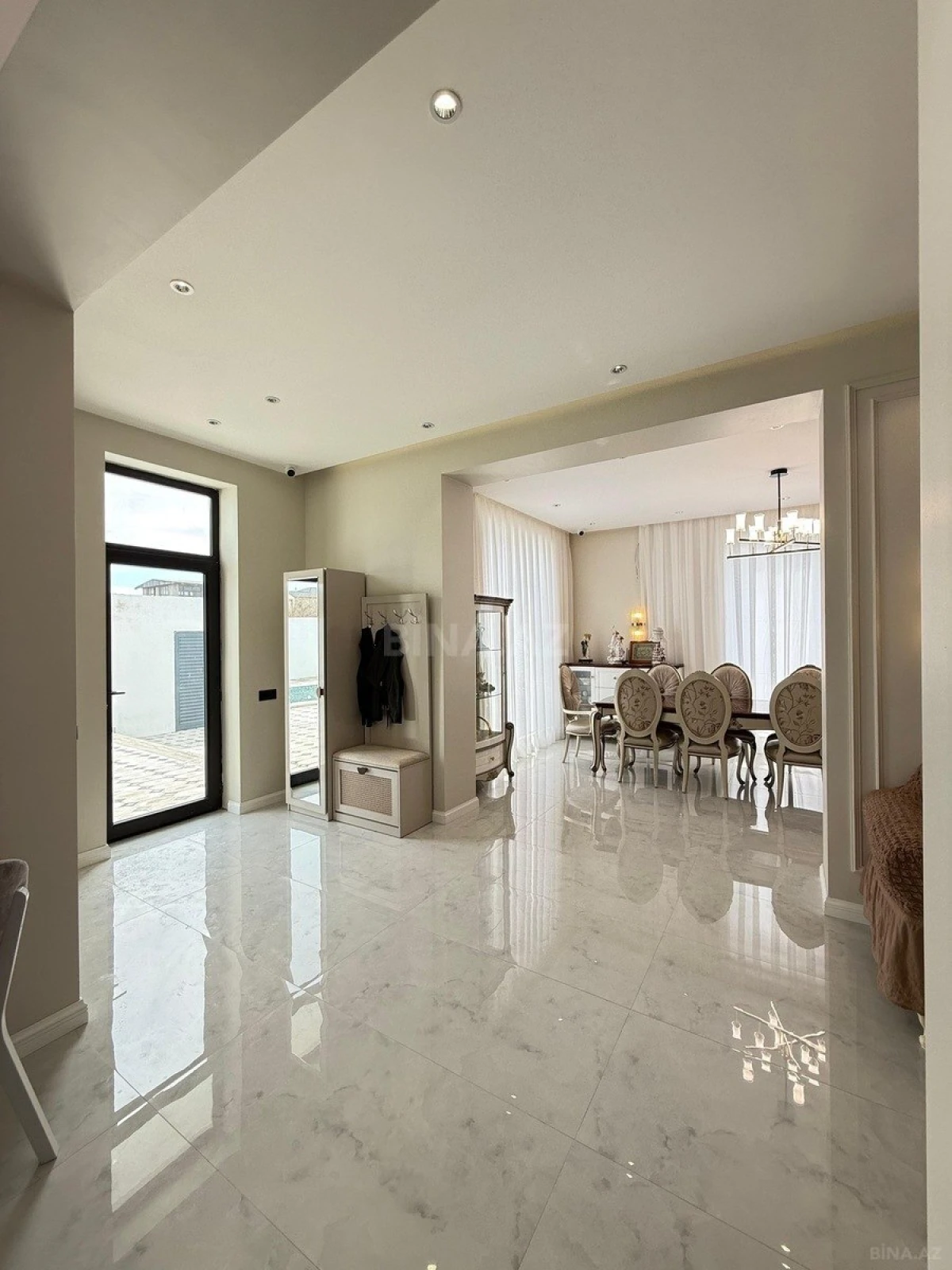 Satılır 5 otaqlı həyət evi 210 m²