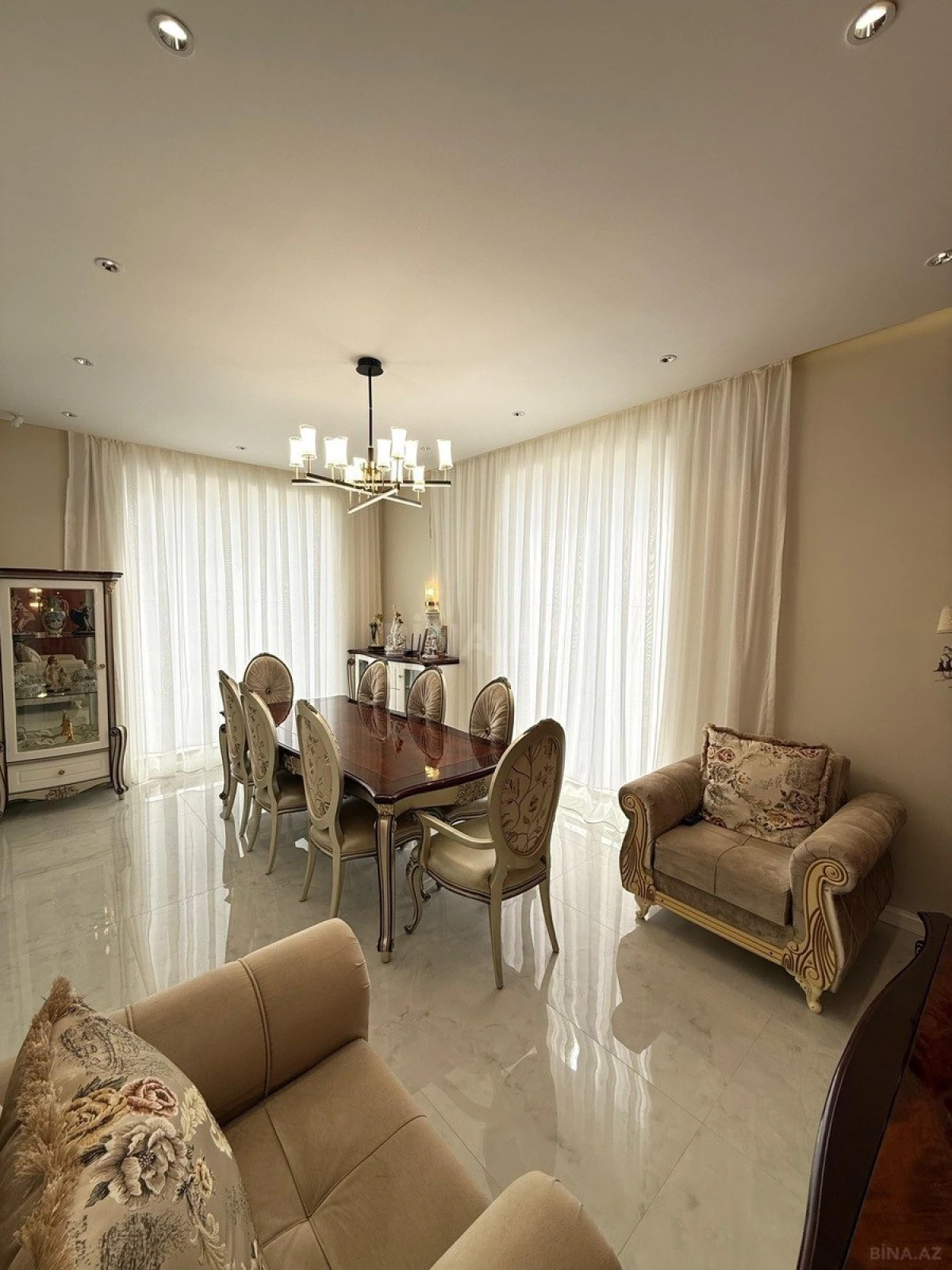 Satılır 5 otaqlı həyət evi 210 m²