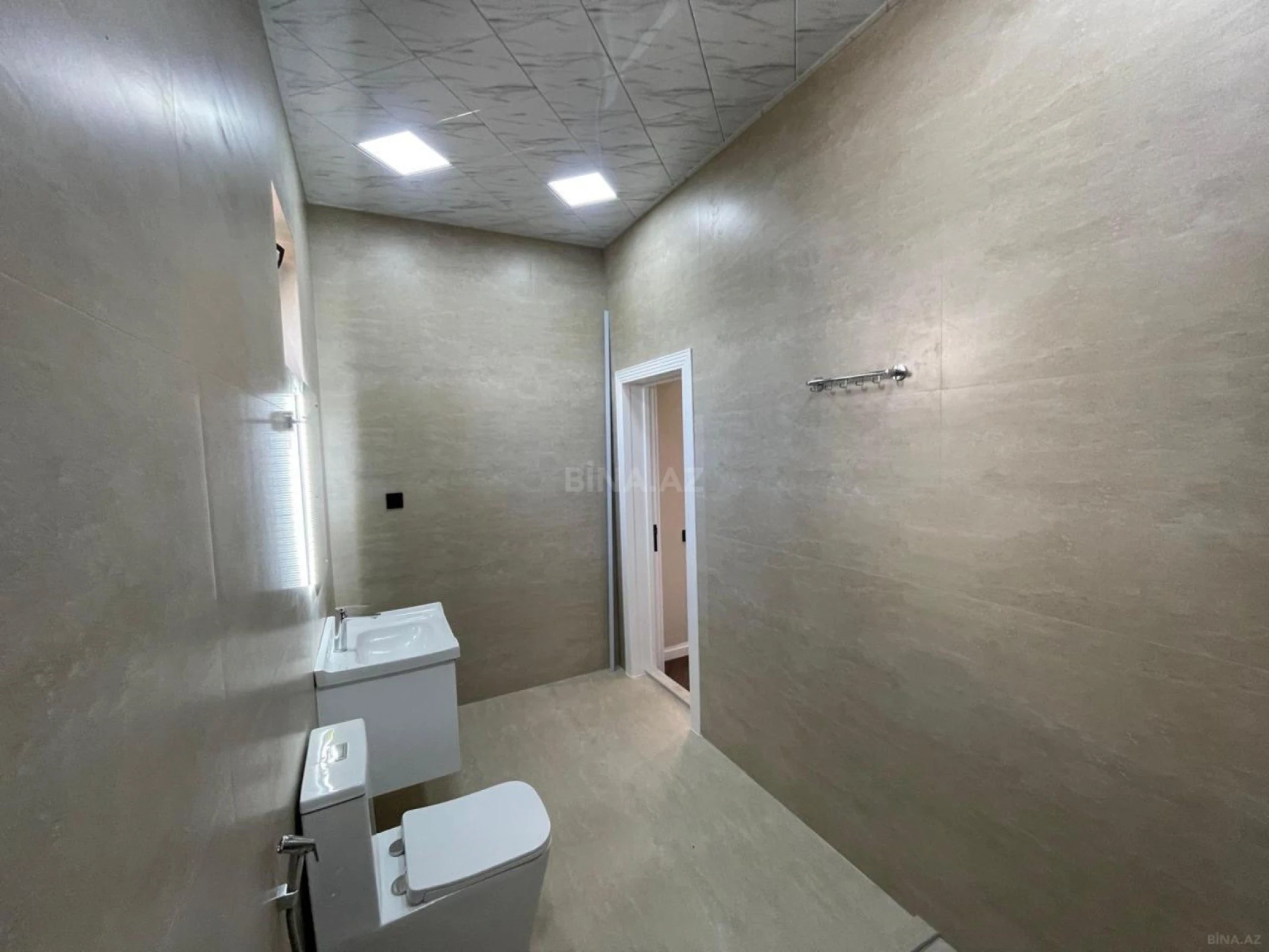 Satılır 5 otaqlı həyət evi 210 m²