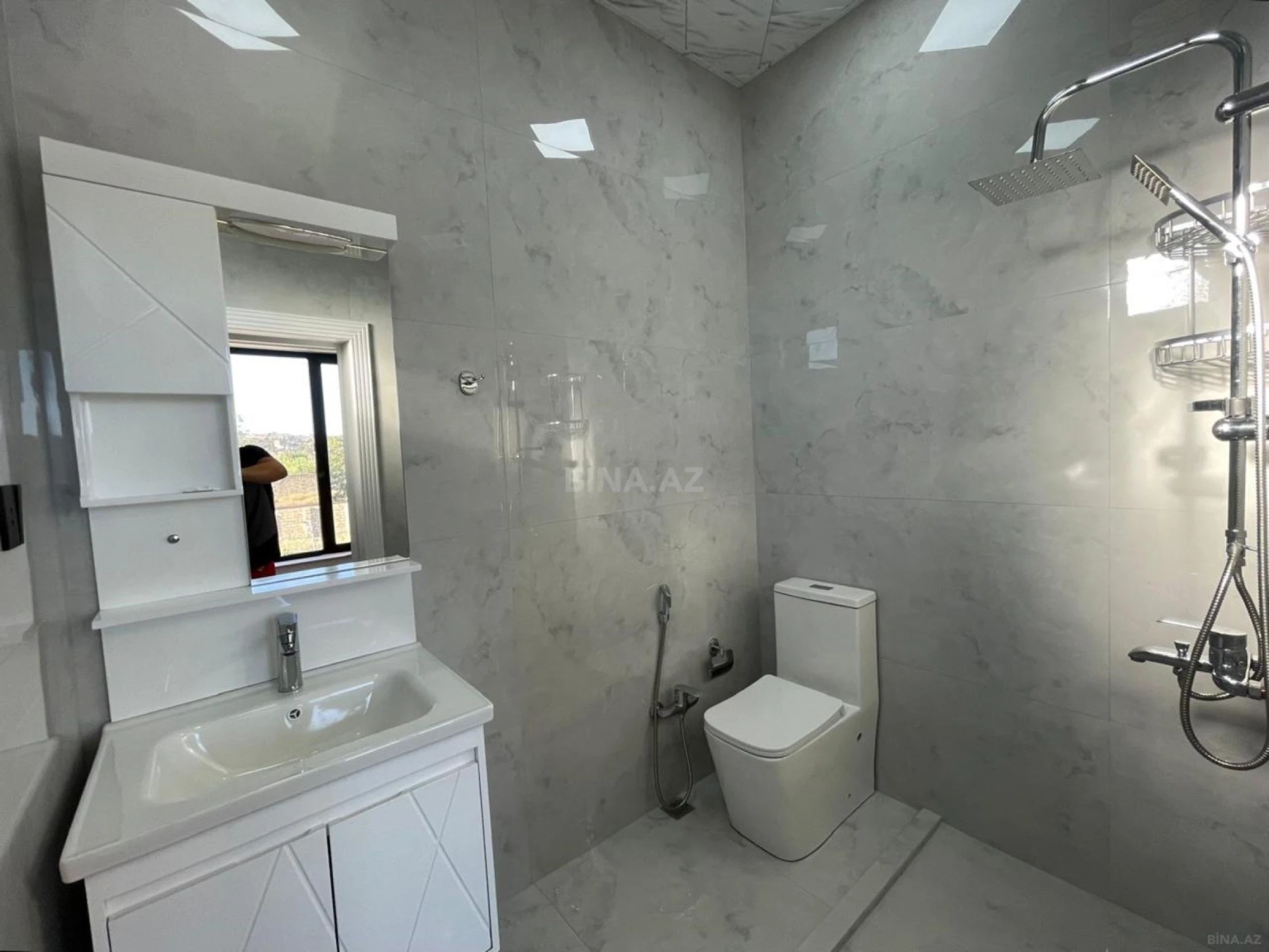 Satılır 5 otaqlı həyət evi 210 m²