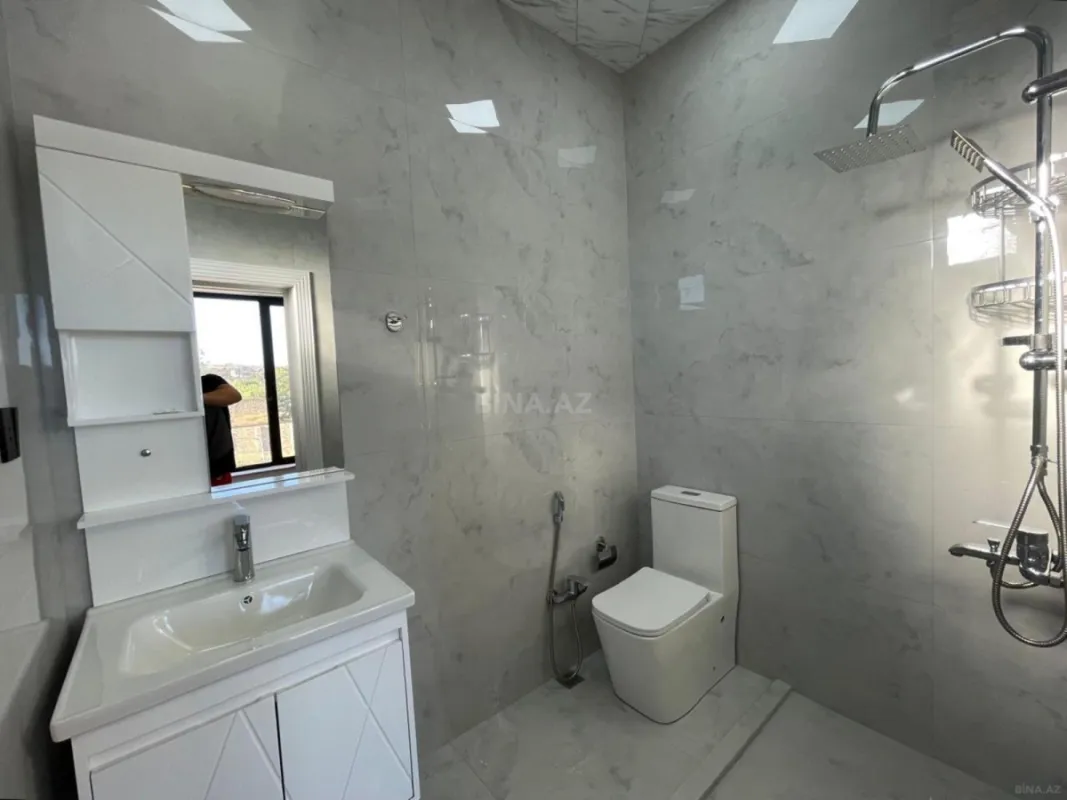 Satılır 5 otaqlı həyət evi 210 m²