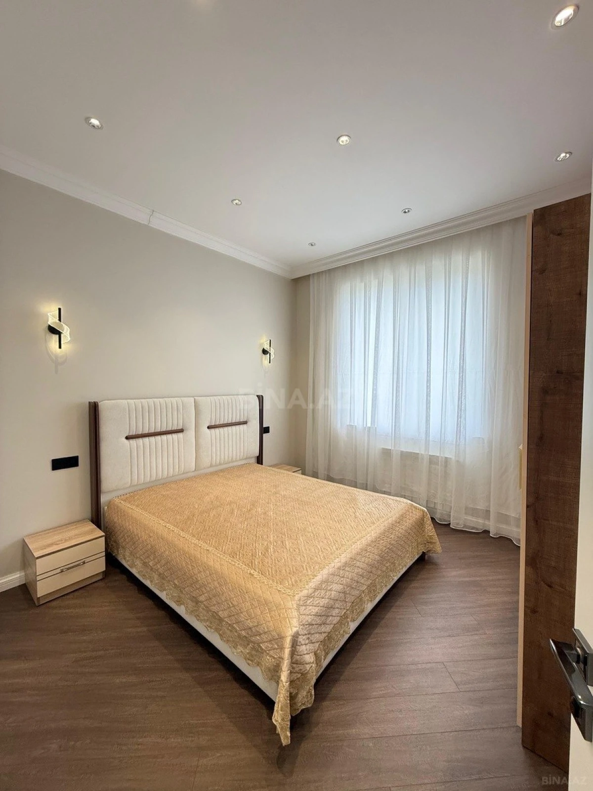 Satılır 5 otaqlı həyət evi 210 m²