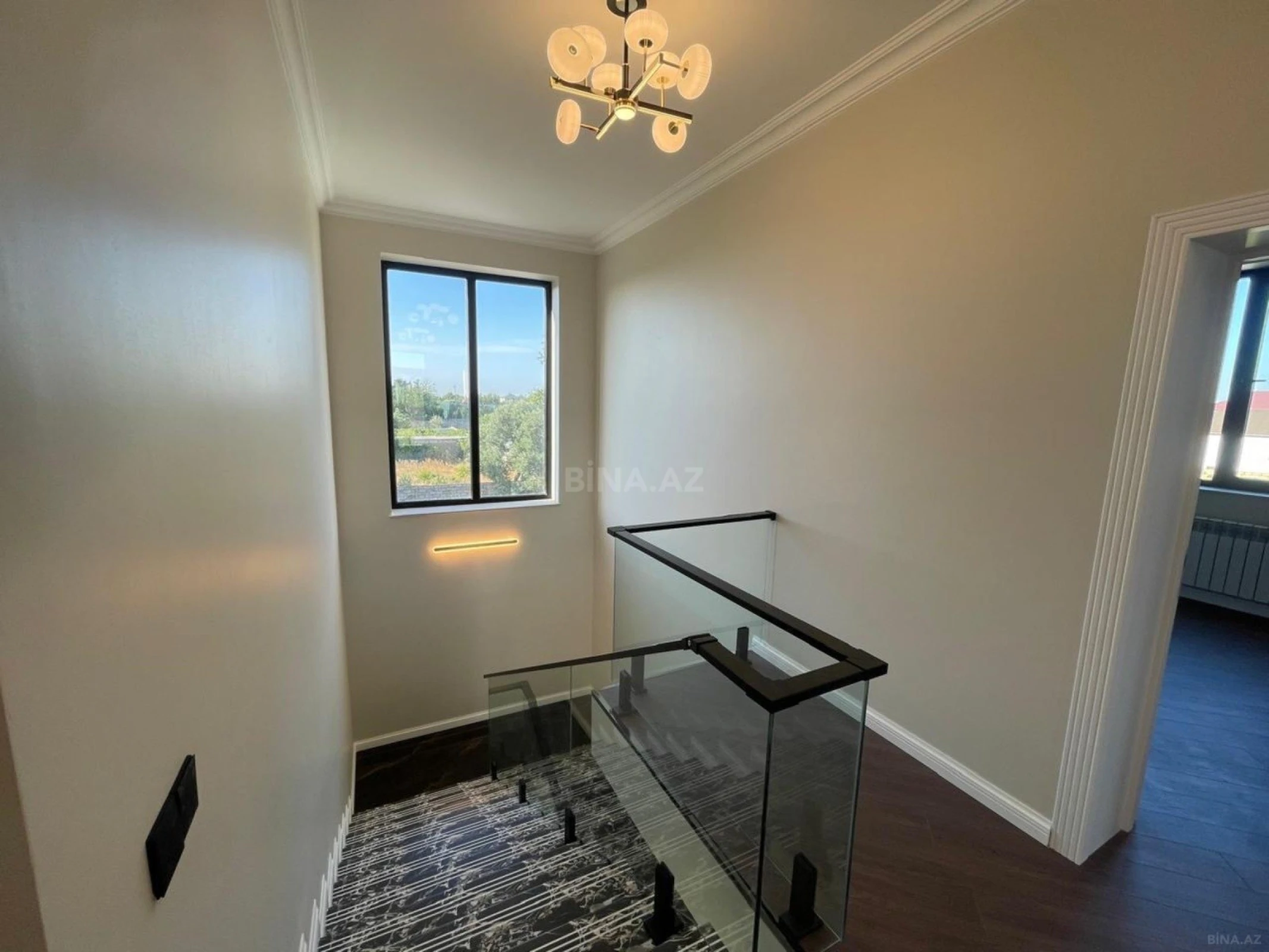 Satılır 5 otaqlı həyət evi 210 m²