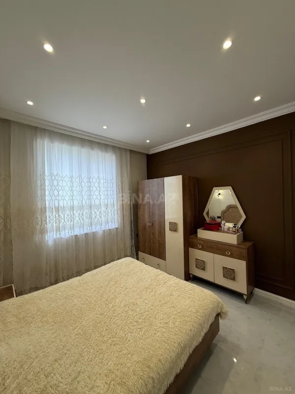 Satılır 5 otaqlı həyət evi 210 m²