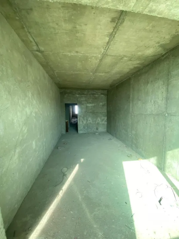 Satılır 4 otaqlı mənzil 172 m²