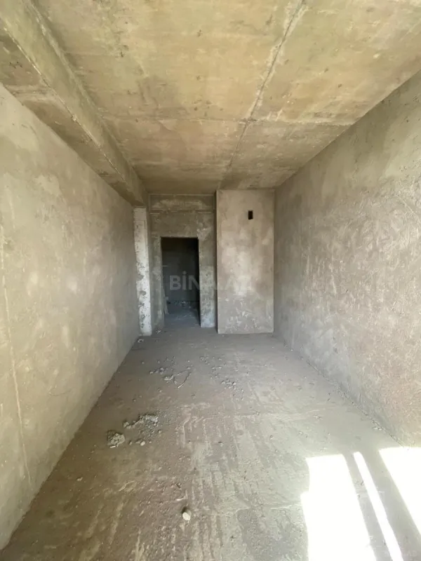 Satılır 4 otaqlı mənzil 172 m²