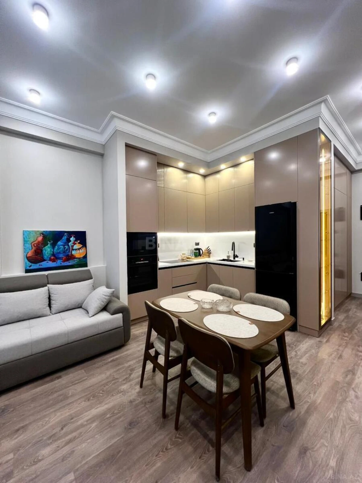 Kirayə verilir 2 otaqlı mənzil 71 m²