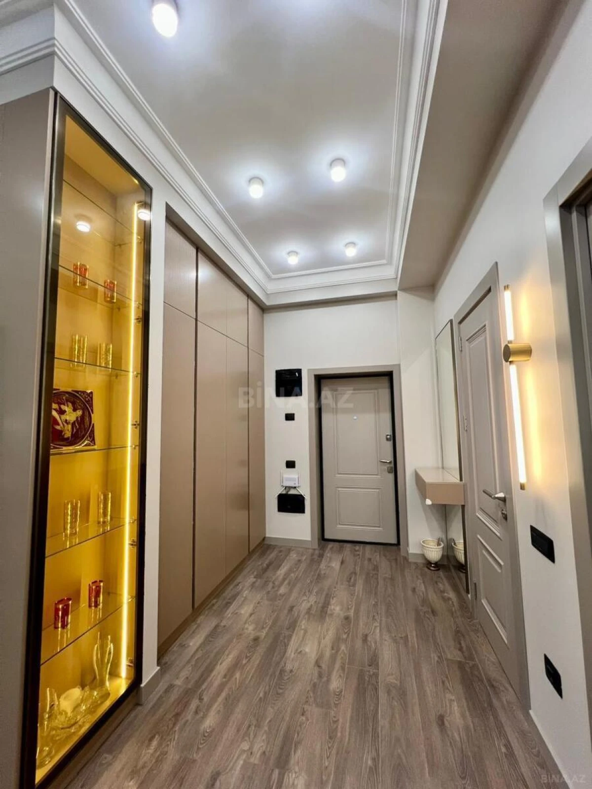 Kirayə verilir 2 otaqlı mənzil 71 m²