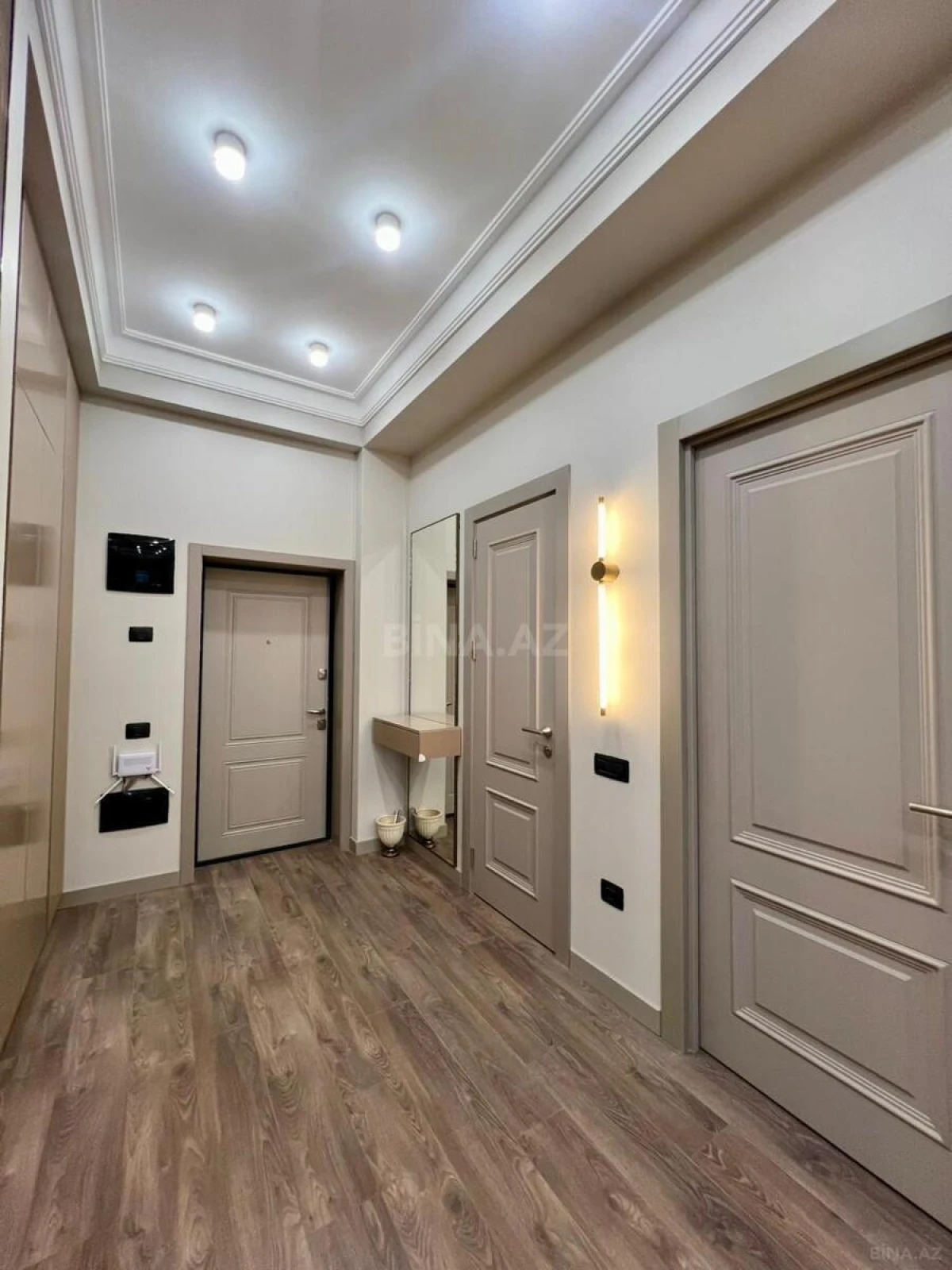 Kirayə verilir 2 otaqlı mənzil 71 m²