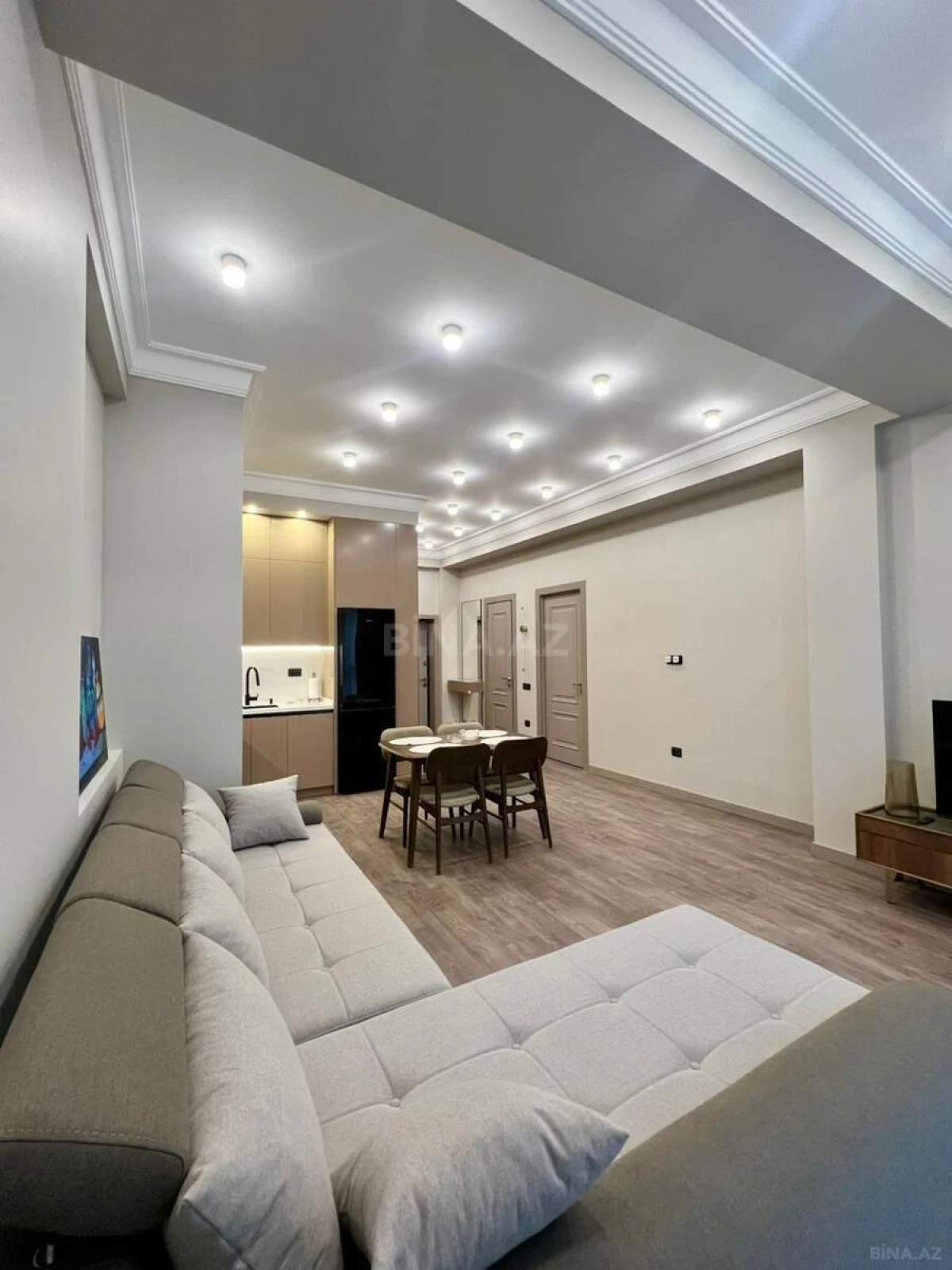 Kirayə verilir 2 otaqlı mənzil 71 m²