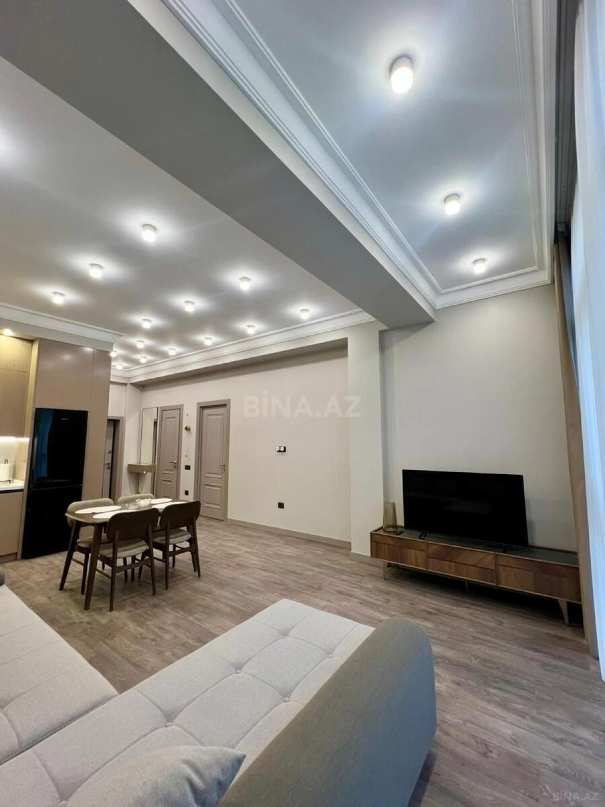 Kirayə verilir 2 otaqlı mənzil 71 m²