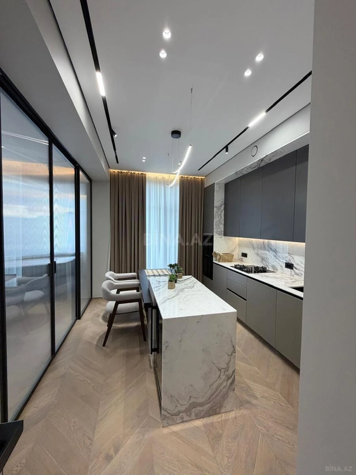 Kirayə verilir 3 otaqlı mənzil 150 m²