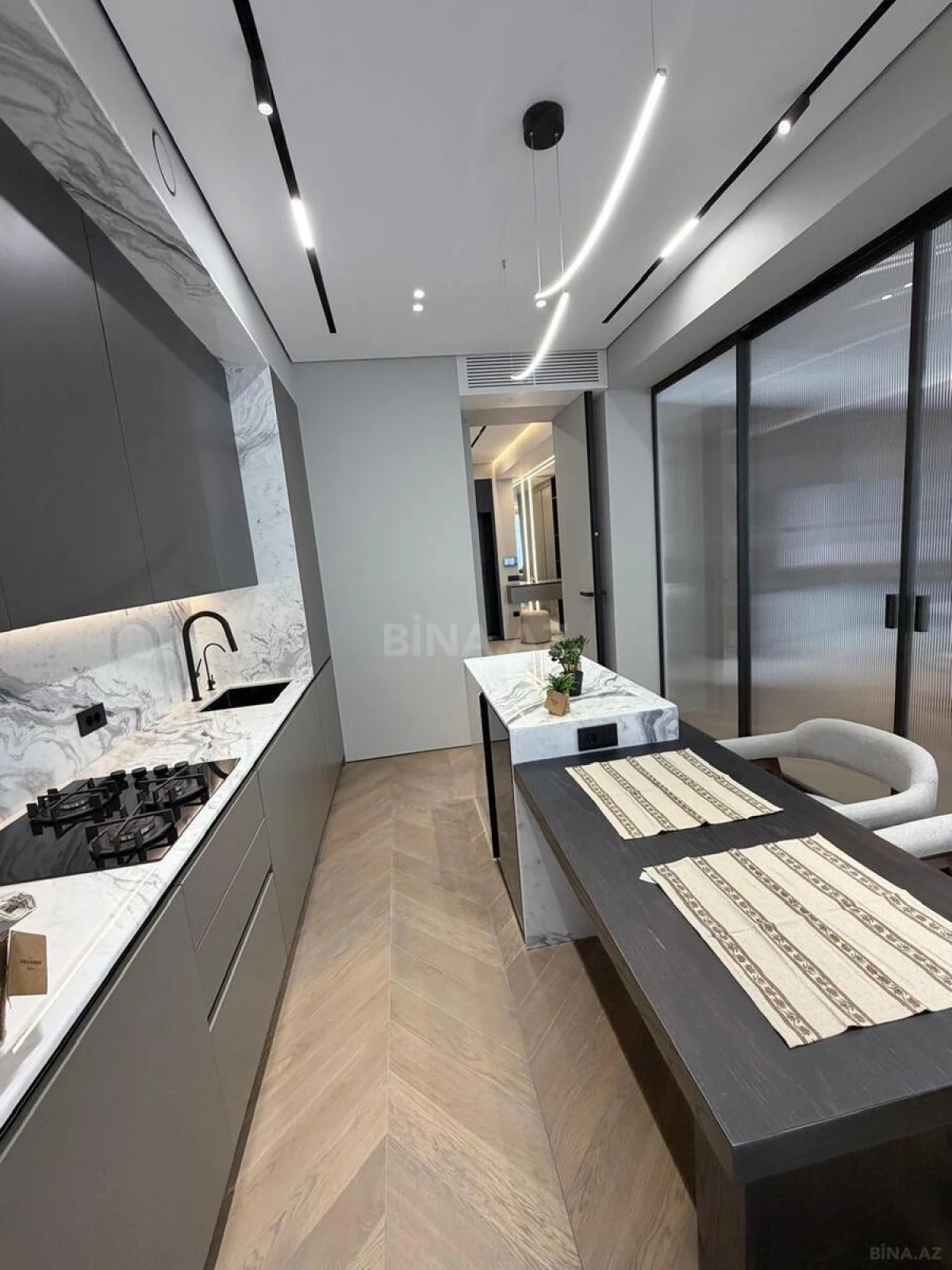 Kirayə verilir 3 otaqlı mənzil 150 m²