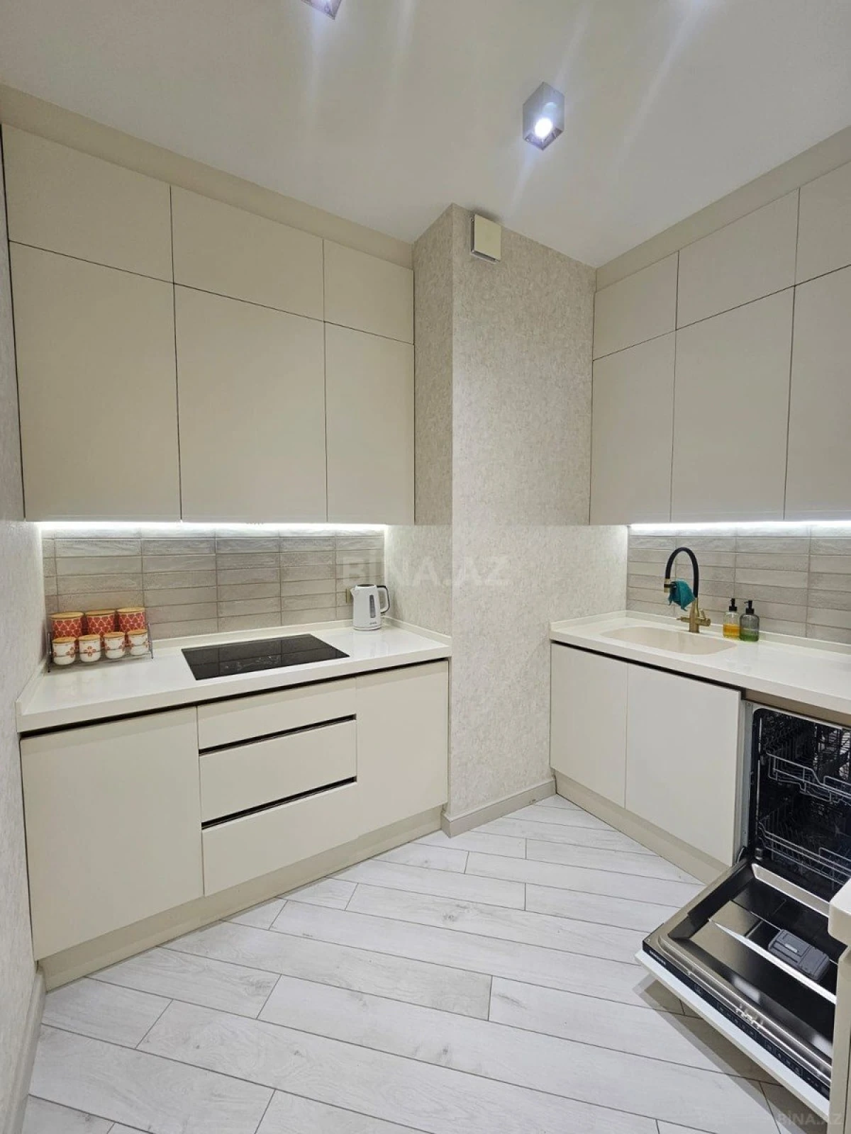 Kirayə verilir 3 otaqlı mənzil 120 m²