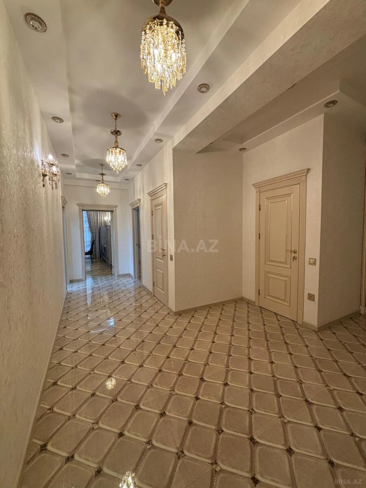 Kirayə verilir 3 otaqlı mənzil 130 m²