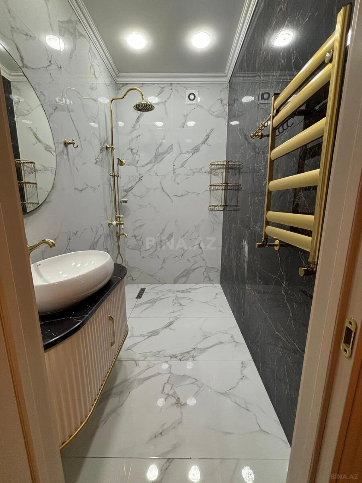 Kirayə verilir 3 otaqlı mənzil 130 m²