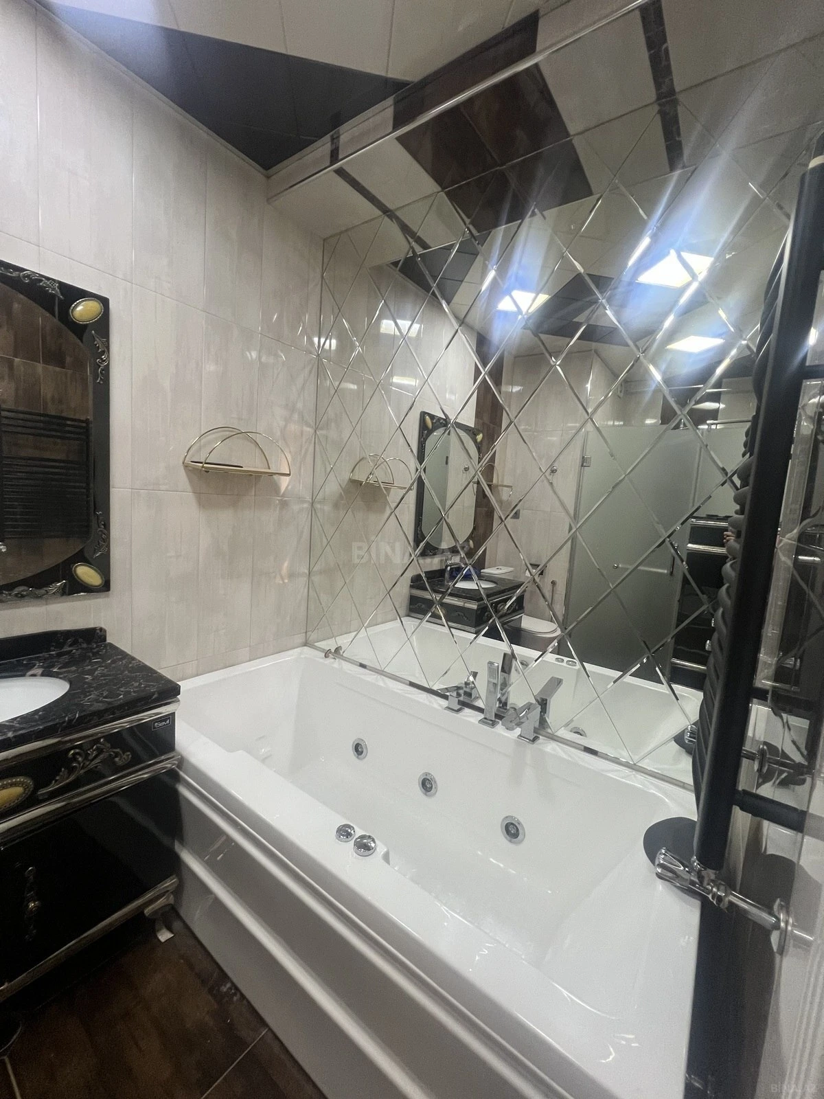 Satılır 3 otaqlı mənzil 112 m²