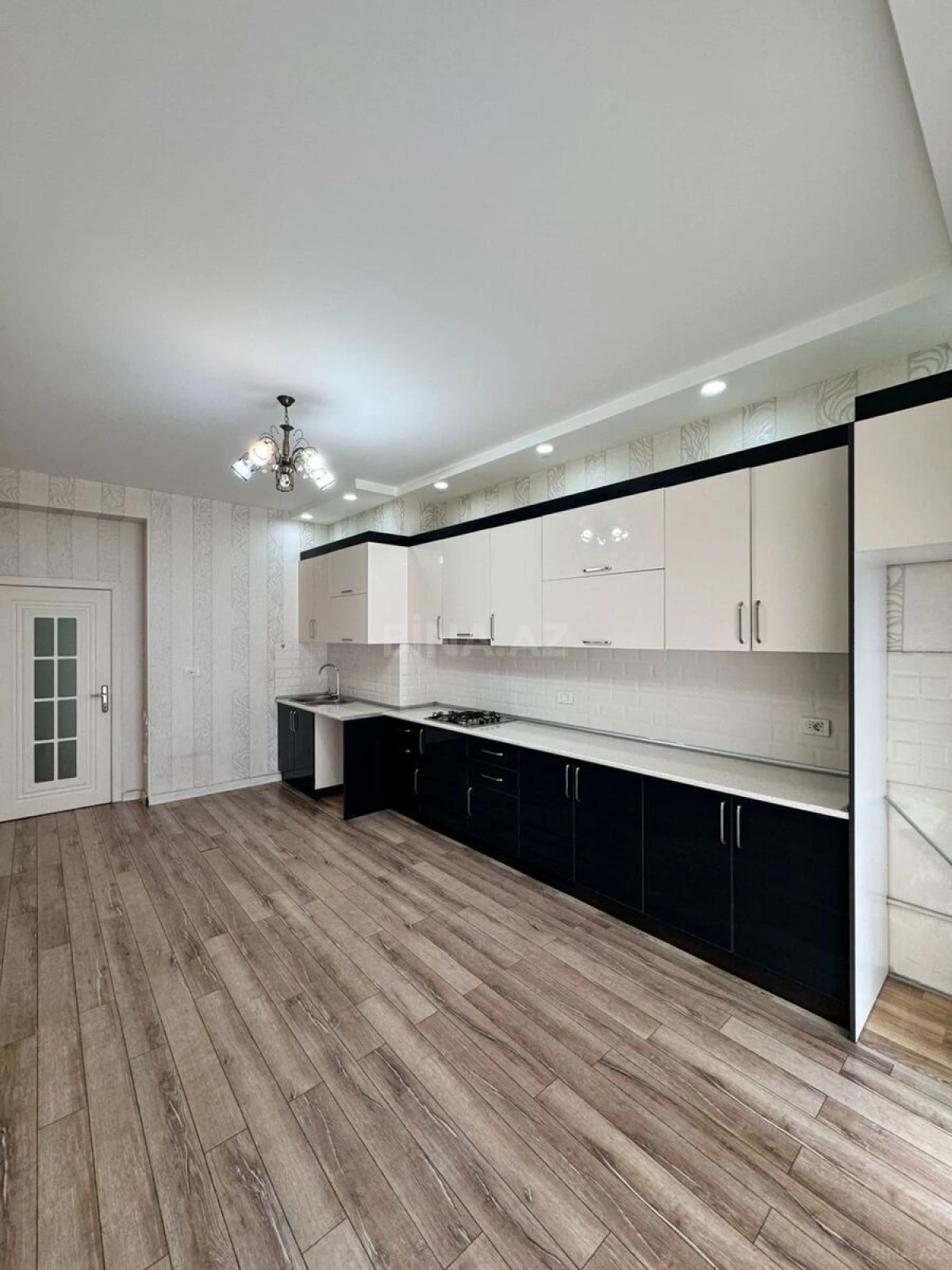 Satılır 2 otaqlı mənzil 110 m²