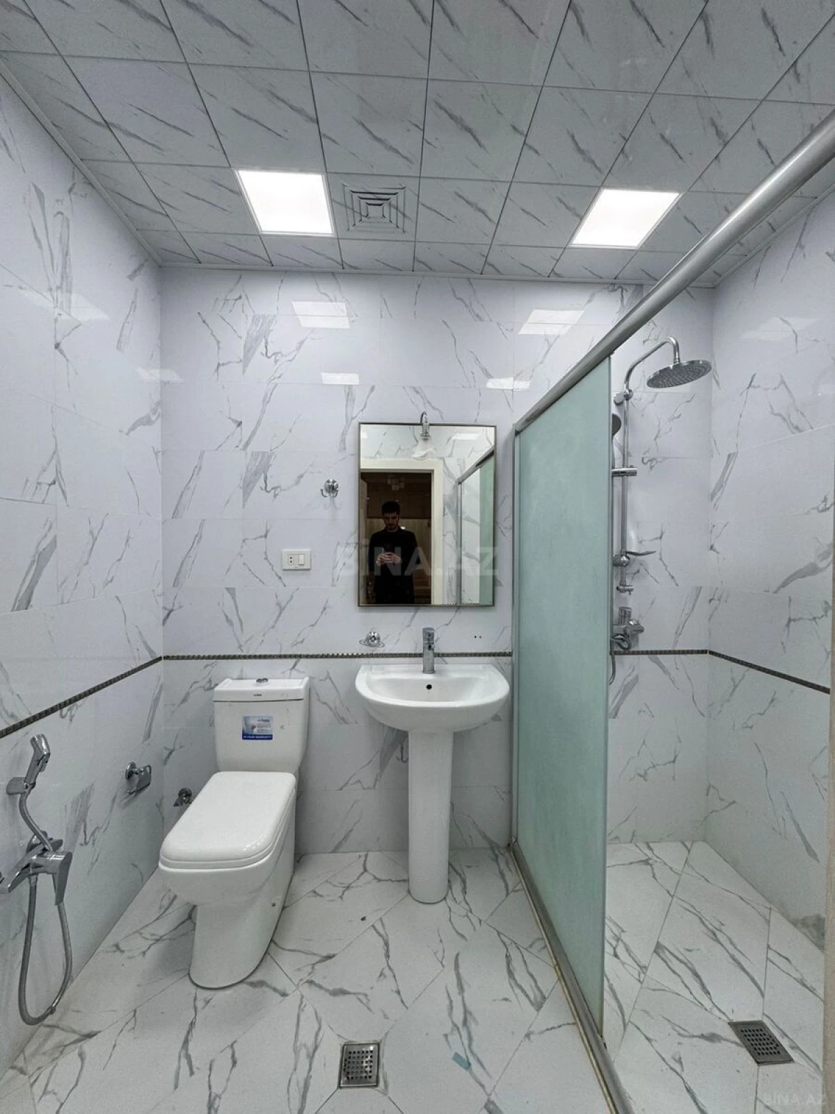 Satılır 2 otaqlı mənzil 110 m²