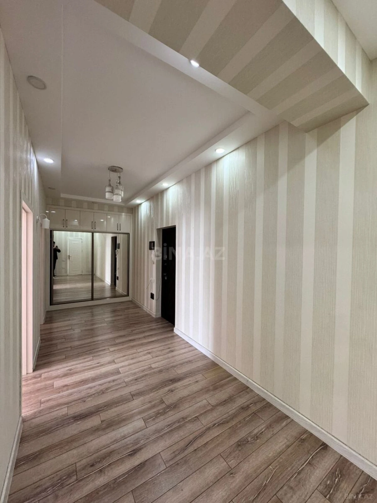 Satılır 2 otaqlı mənzil 110 m²