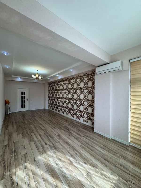 Satılır 2 otaqlı mənzil 110 m²