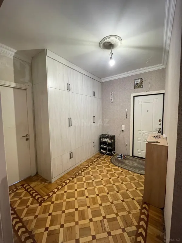 Satılır 5 otaqlı mənzil 120 m²