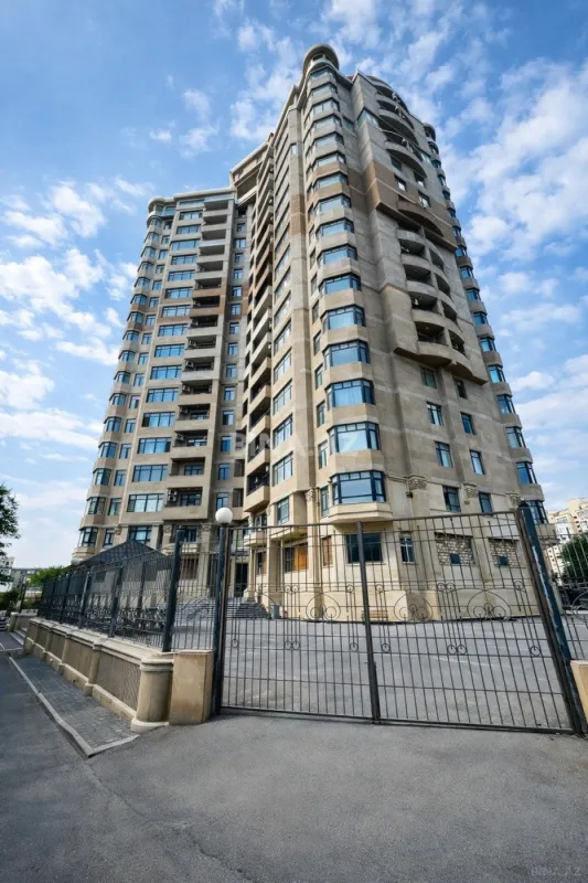 Satılır 3 otaqlı mənzil 146 m²