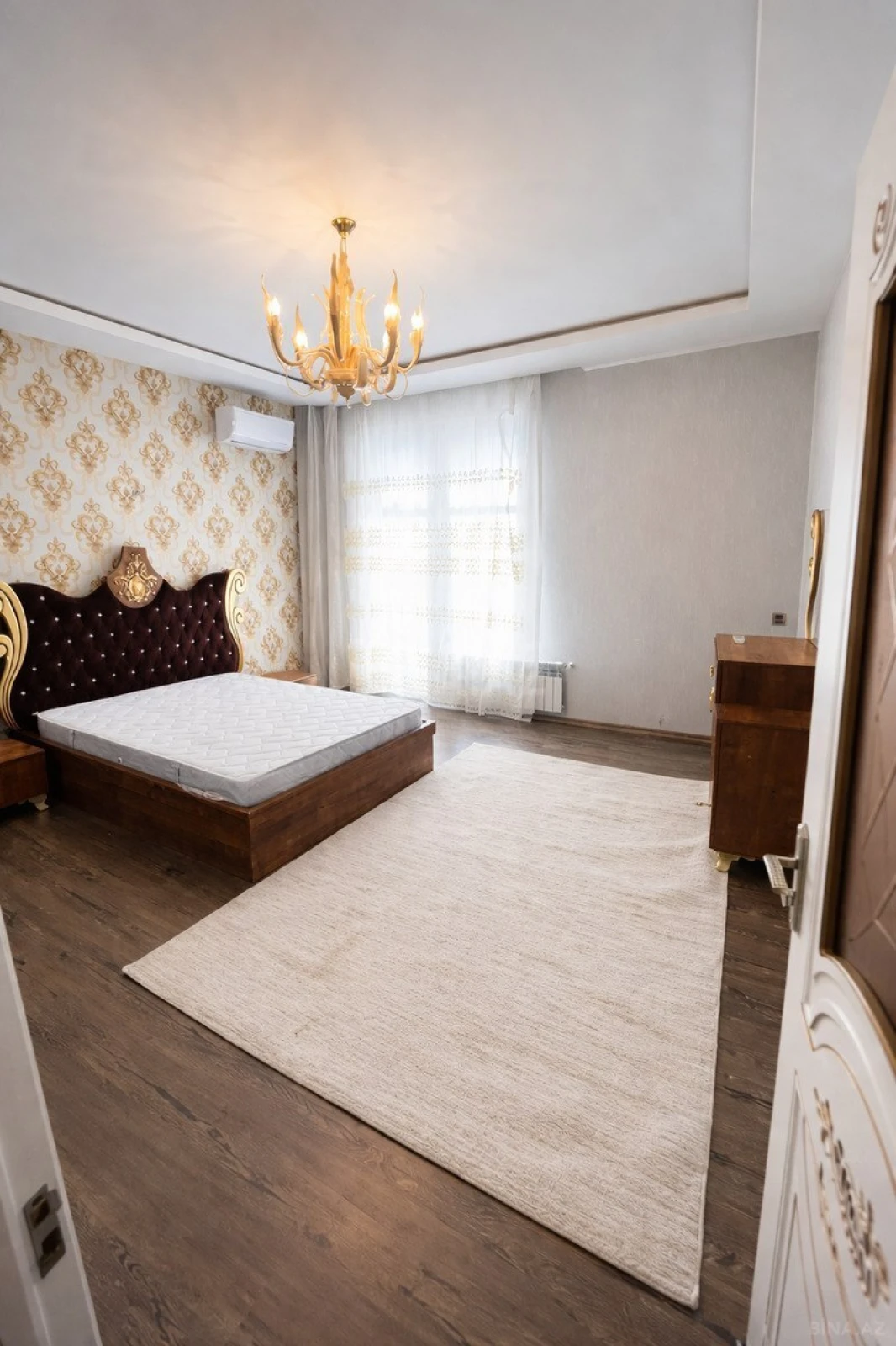 Satılır 3 otaqlı mənzil 146 m²