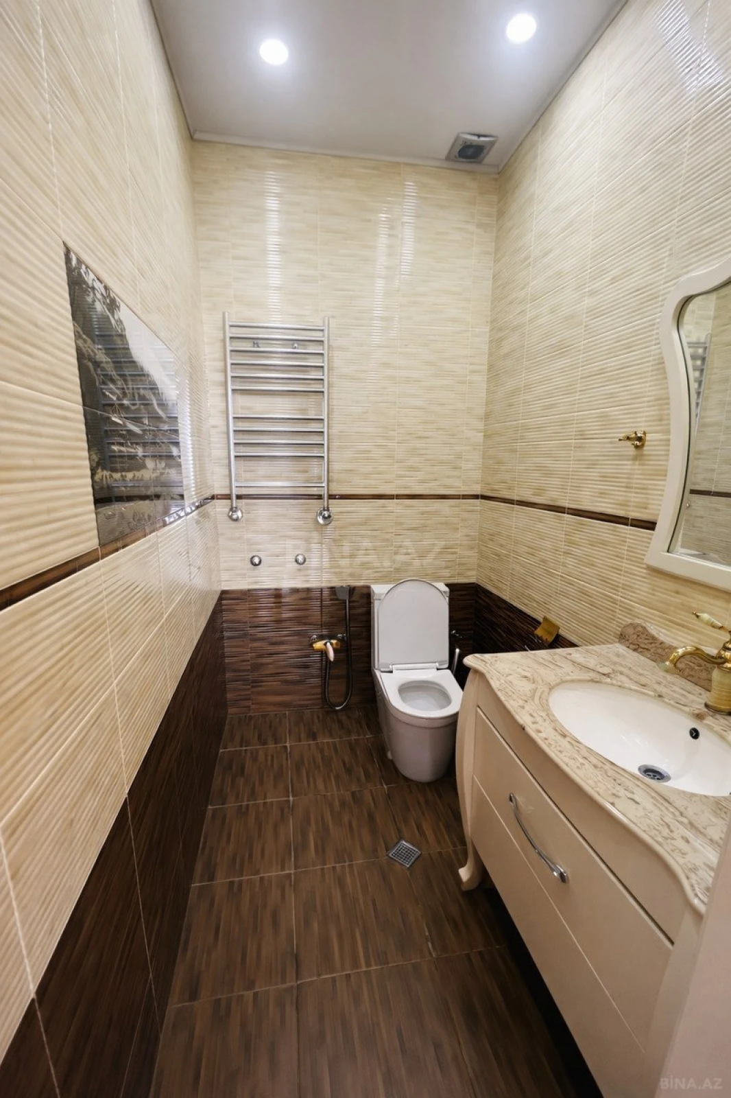 Satılır 3 otaqlı mənzil 146 m²