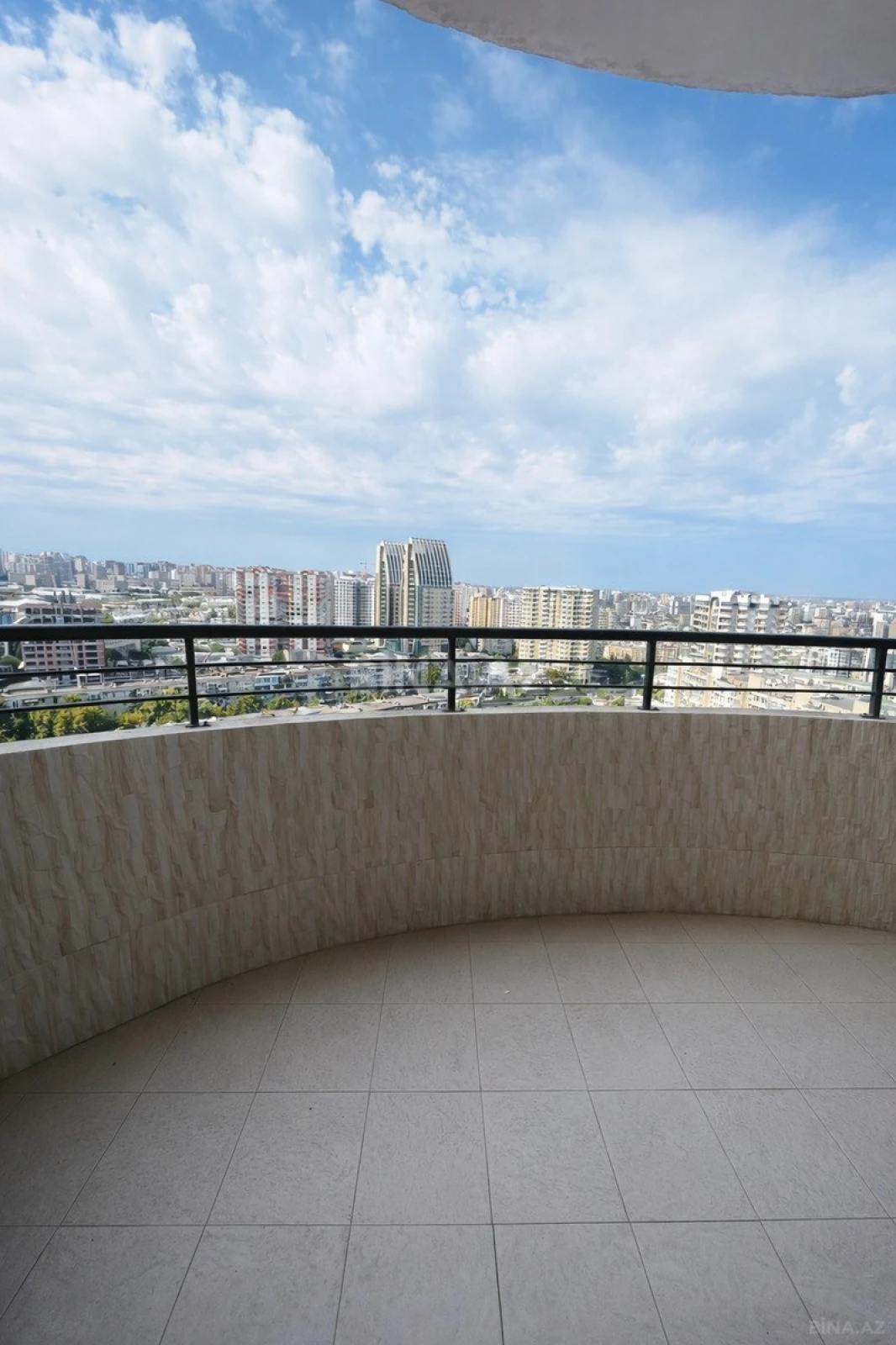 Satılır 3 otaqlı mənzil 146 m²