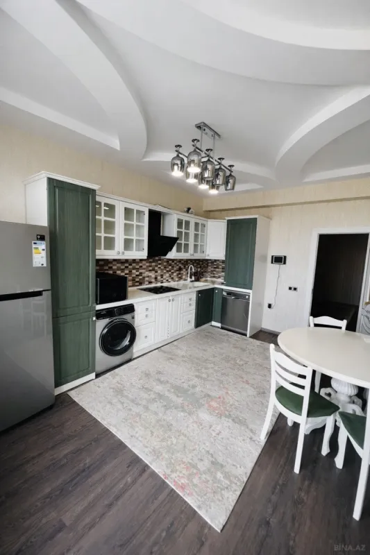 Satılır 3 otaqlı mənzil 146 m²