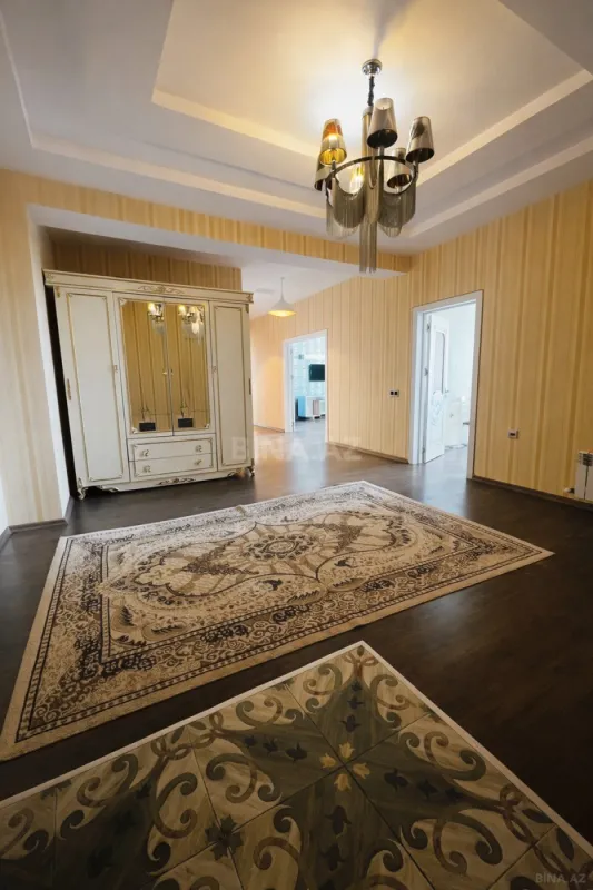 Satılır 3 otaqlı mənzil 146 m²