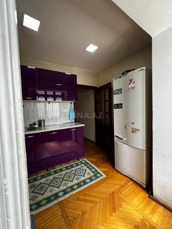 Satılır 5 otaqlı mənzil 140 m²