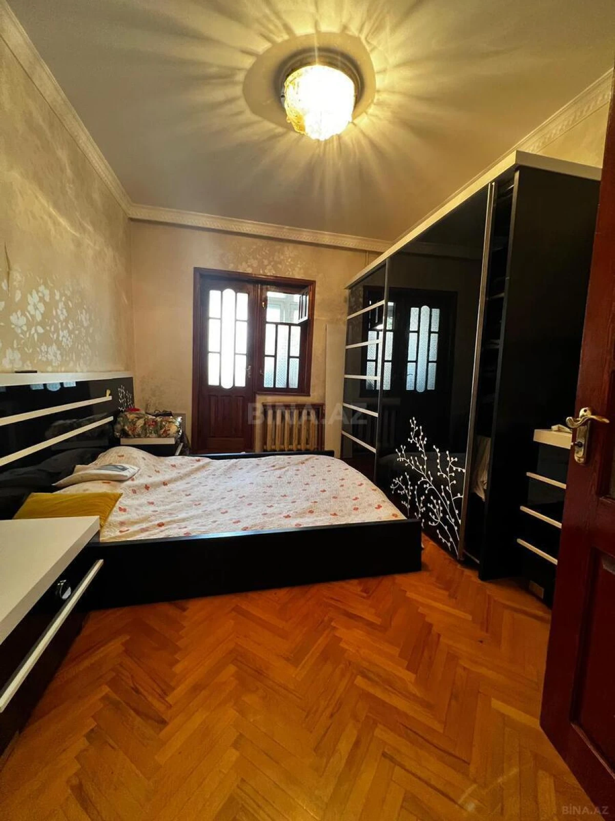 Satılır 5 otaqlı mənzil 140 m²