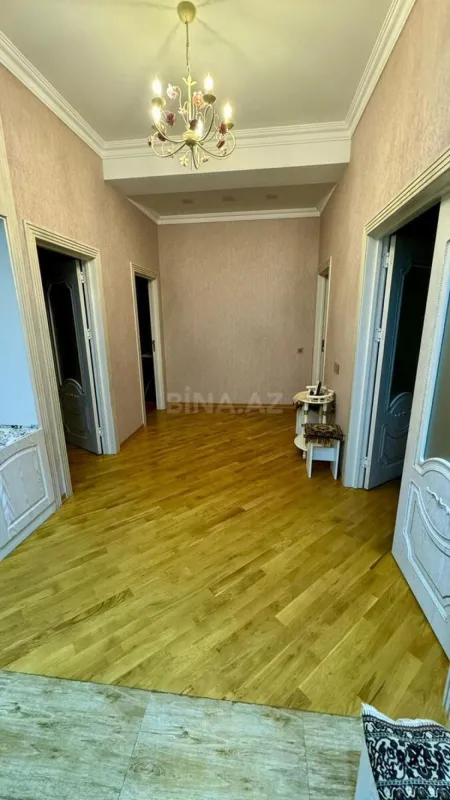 Kirayə verilir 3 otaqlı mənzil 130 m²