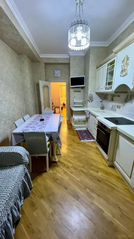 Kirayə verilir 3 otaqlı mənzil 130 m²