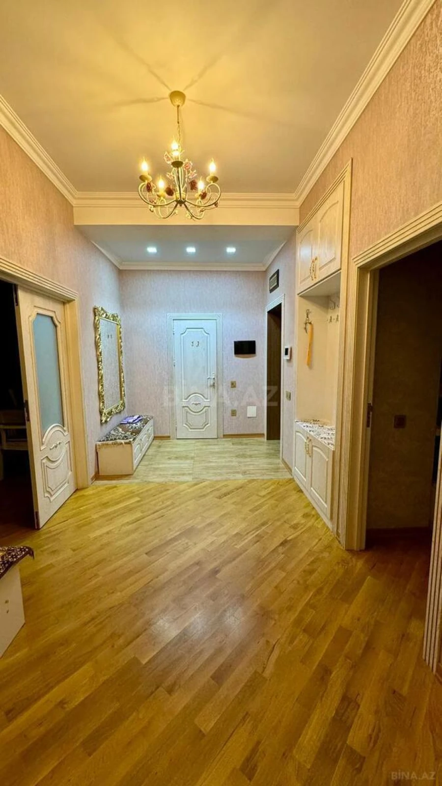 Kirayə verilir 3 otaqlı mənzil 130 m²
