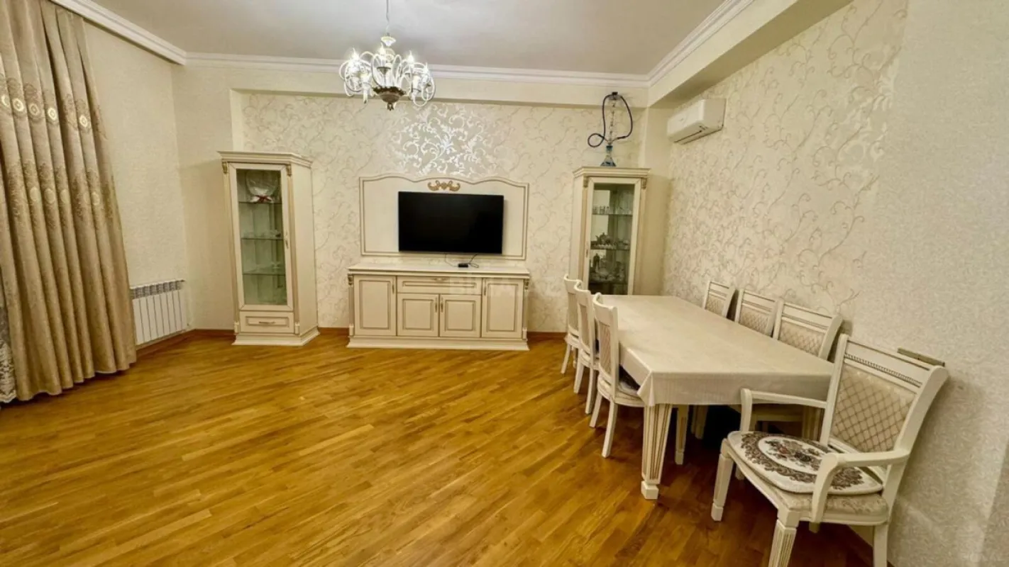 Kirayə verilir 3 otaqlı mənzil 130 m²