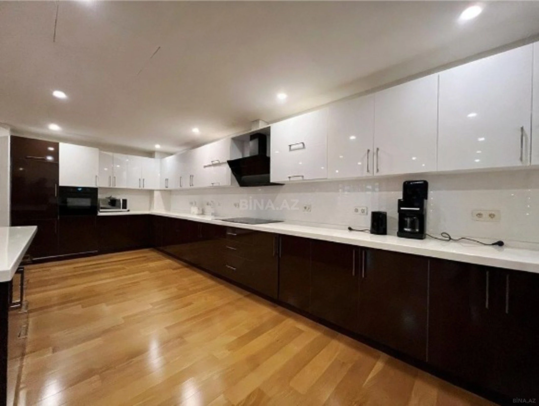 Kirayə verilir 2 otaqlı mənzil 107 m²