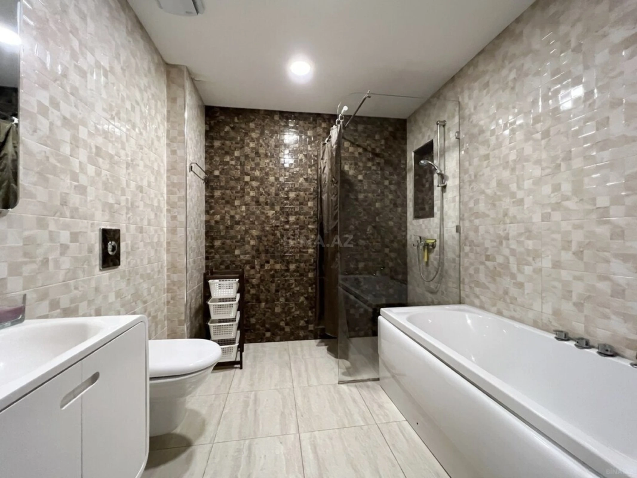 Kirayə verilir 2 otaqlı mənzil 107 m²