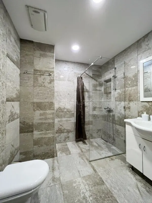 Kirayə verilir 2 otaqlı mənzil 107 m²