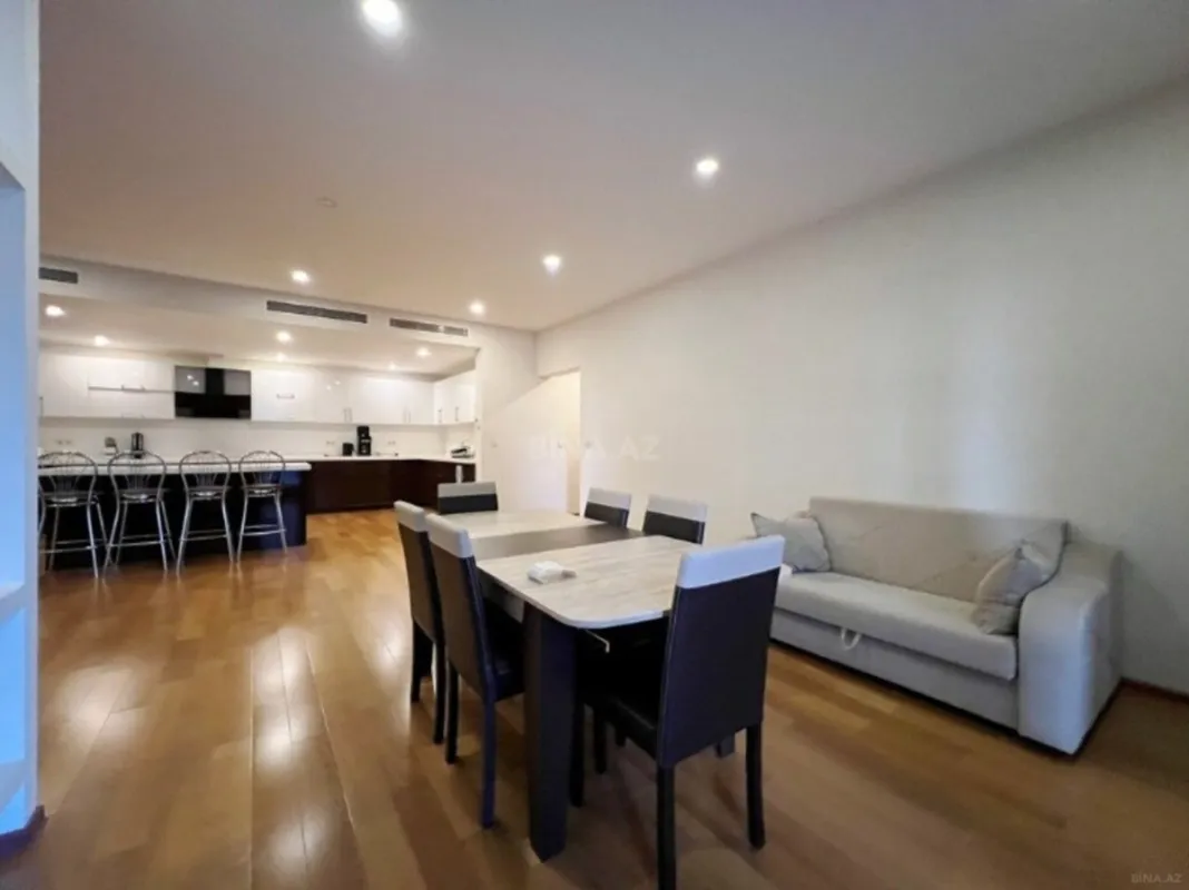 Kirayə verilir 2 otaqlı mənzil 107 m²